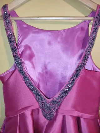 Vestido de fiesta rosa con pedrería
