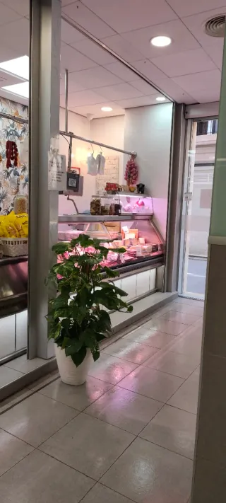 Traspaso puesto de charcutería.  Mercado de Alcira