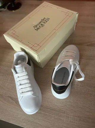 Alexander McQueen Bambas Talla 40 Nuevas