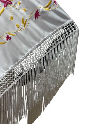 Manton Flamenco Blanco Bordado Flores Rosas