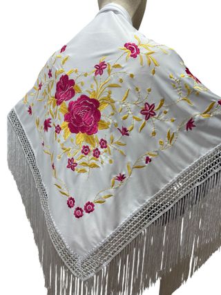 Manton Flamenco Blanco Bordado Flores Rosas