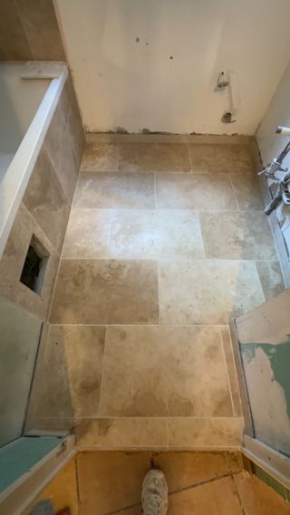 Reformas, pintura, enlucidos, alicatados de baños,
