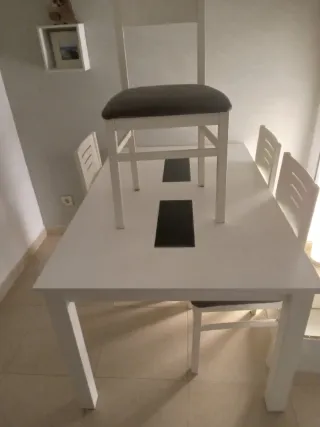 Mesa y 4 Sillas Comedor