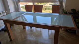 Tavolo da pranzo in vetro e legno