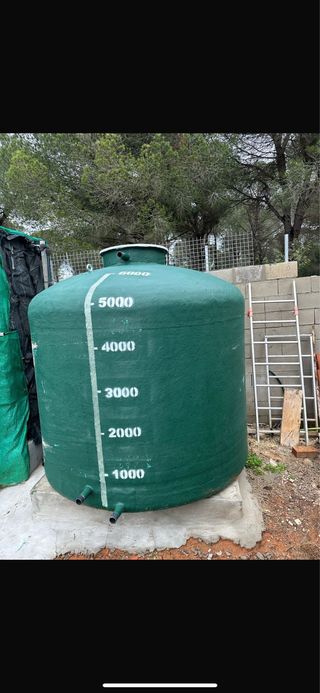 Fosa Séptica y Bidón de Agua
