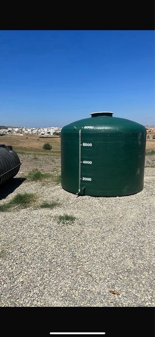 Fosa Séptica y Bidón de Agua