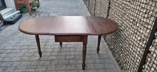 MESA MADERA EXTENSIBLE CON 4 SILLAS