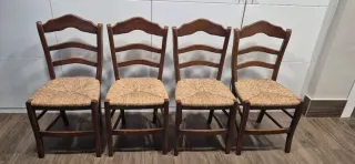 MESA MADERA EXTENSIBLE CON 4 SILLAS