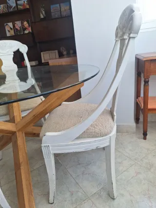 Mesa Comedor Cristal JYSK y 4 Sillas de Madera