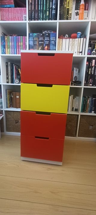 Dos muebles de 4 cajones madera