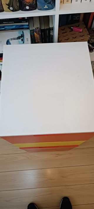 Dos muebles de 4 cajones madera