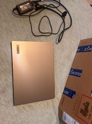 Portátil Acer sin estrenar nuevo vale 1000€
