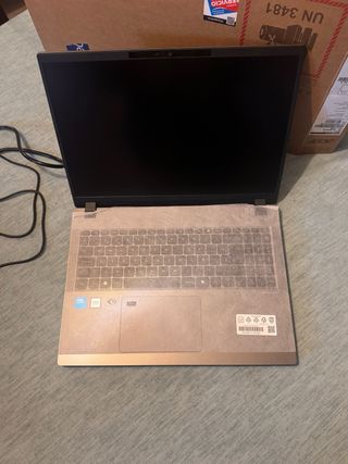 Portátil Acer sin estrenar nuevo vale 1000€