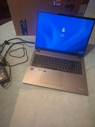 Portátil Acer sin estrenar nuevo vale 1000€