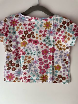 Top corto floral anudado