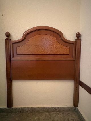 Cabecero de madera estilo clásico