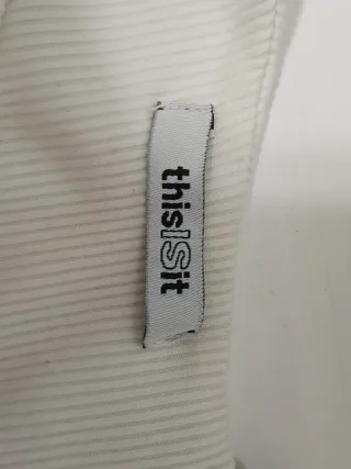 Top asimétrico blanco de marca local