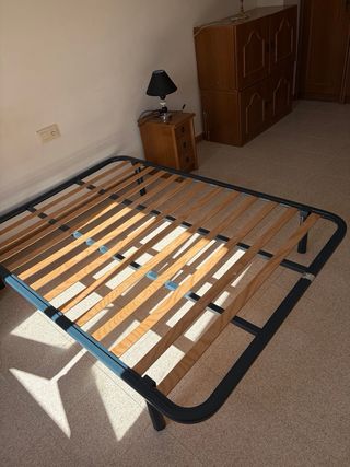 Muebles de habitación, somier, mesitas, y armarios