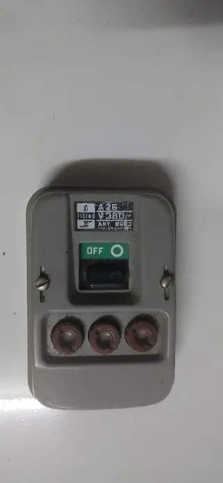 Interruptores trifásicos