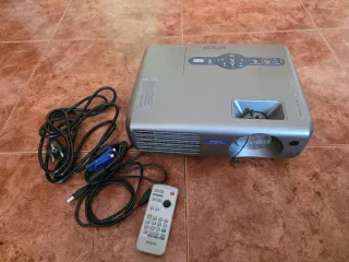 Proyector Epson EMP-81. Sin uso, en funda original