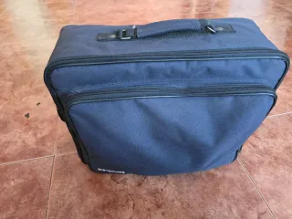 Proyector Epson EMP-81. Sin uso, en funda original