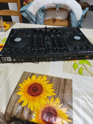 Controlador DJ Traktor S4 MK1
