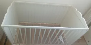 Cuna blanca para bebé