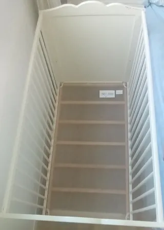 Cuna blanca para bebé