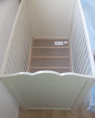 Cuna blanca para bebé