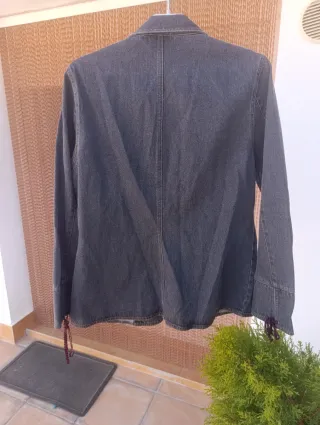 Cazadora vaquera bordada morado XL