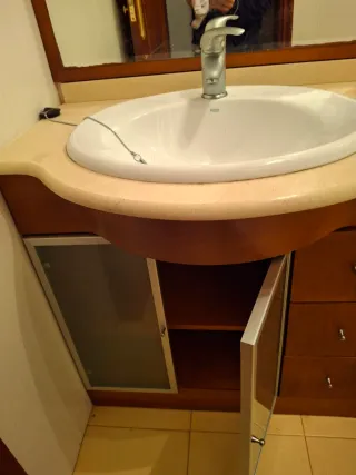 Mueble de baño madera y cristal