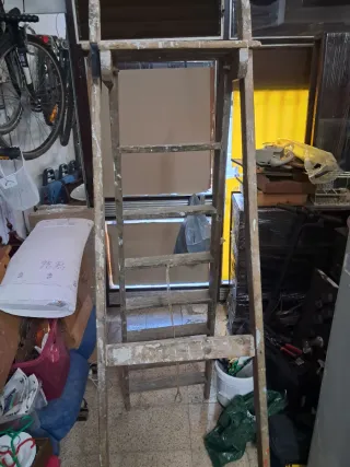 Escalera de madera antigua