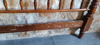Cabecero antiguo de madera tallada masones