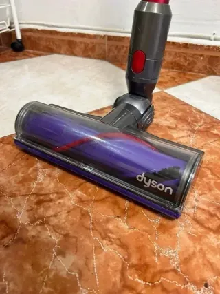 Aspiradora Dyson V10 con contenedor grande