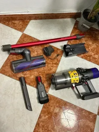 Aspiradora Dyson V10 con contenedor grande