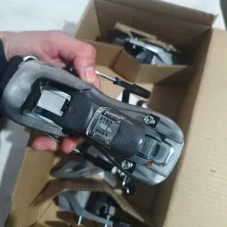 Conjunto Fijaciones Esquí Gris