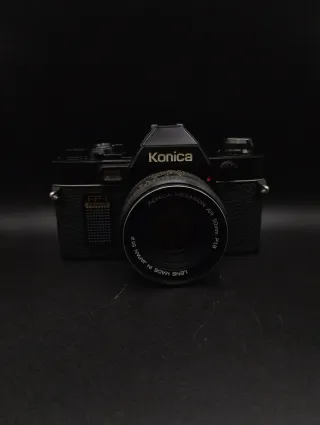 Konica Reflex Analógica Negra