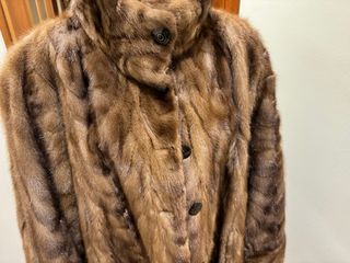 Abrigo de piel marrón