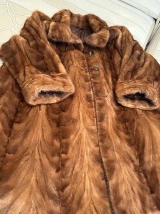 Abrigo de piel marrón