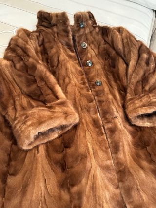 Abrigo de piel marrón