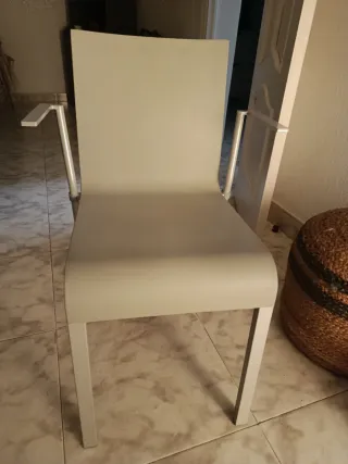 Sillas de diseño modernas. Juego de 4 sillas