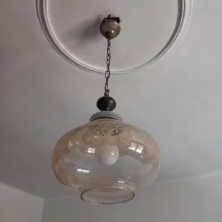 Lámpara de techo de cristal.