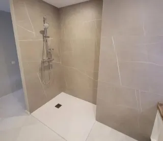 Alicatado y solado para baño