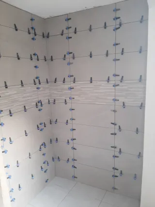 Alicatado y solado para baño