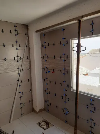 Alicatado y solado para baño