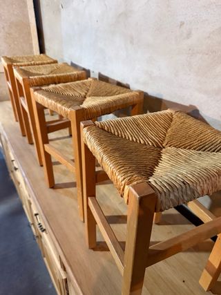 4 Taburetes de Madera y Esparto