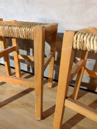 4 Taburetes de Madera y Esparto