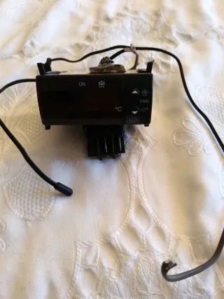 Termostato con sonda y 3 Interruptores Balancín