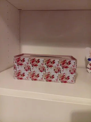 Caja porta pañuelos.