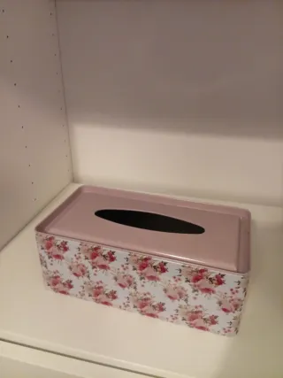 Caja porta pañuelos.